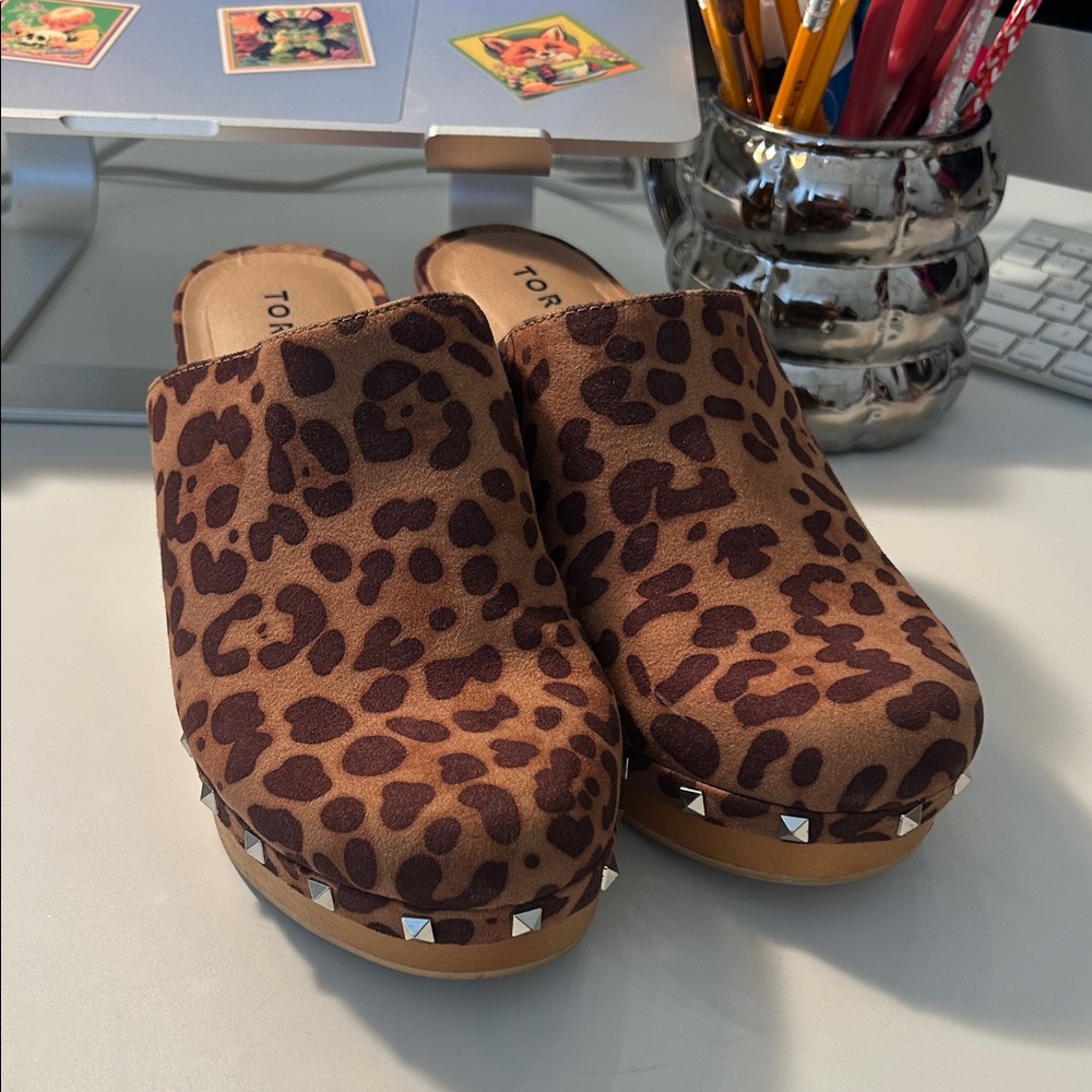 Torrid  curve  Brown Leopard Print Studded Heels size 9 wide